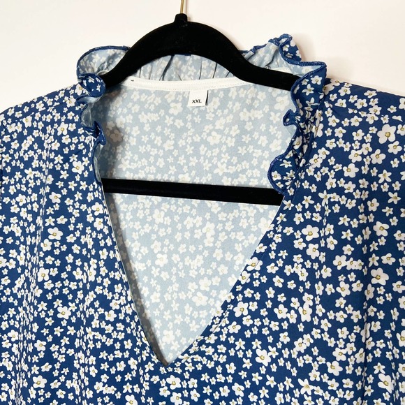 boutique floral print top, daisy print top, navy blue floral print blouse - Picture 2 of 6